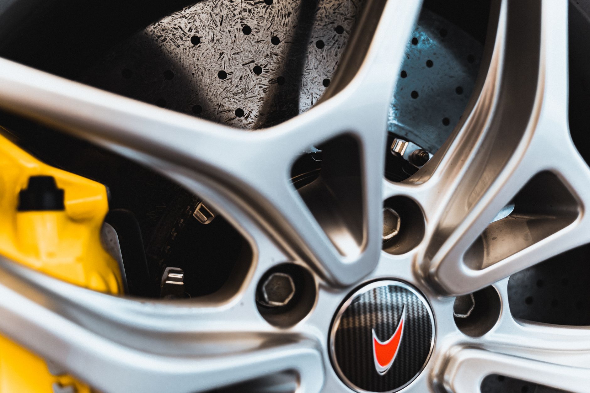 Why Alloy Wheel Refurbishment Is Becoming Complicated by TPMS and Powder Coating Damage